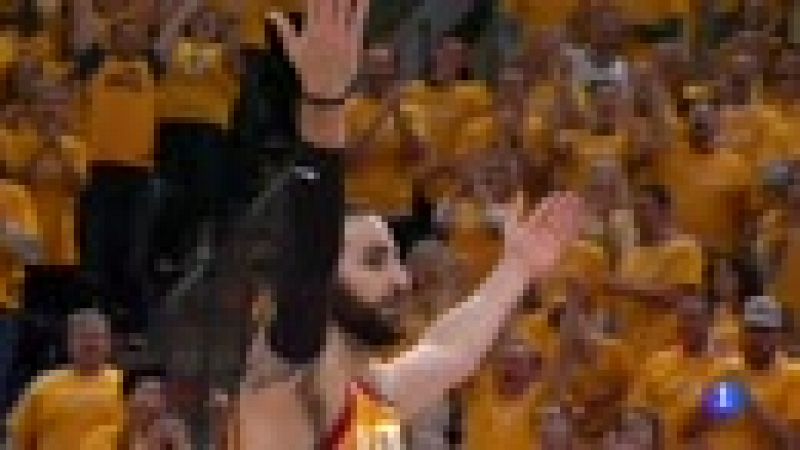 Con un flamante triple-doble, Ricky Rubio lideró la segunda victoria de Utah Jazz sobre los Thunder de Oklahoma, a los que aventajan 2-1 en su serie.