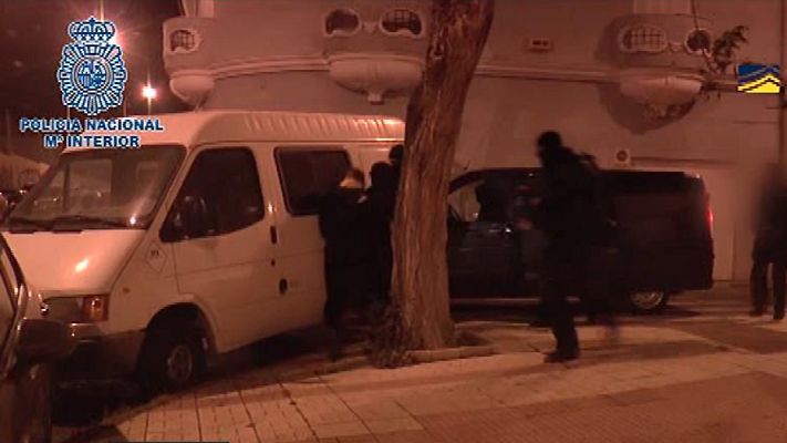 Informativo 24h - Detenido en Málaga un hombre acusado de financiar a su exesposa para que se uniera al Estado Islámico en Siria