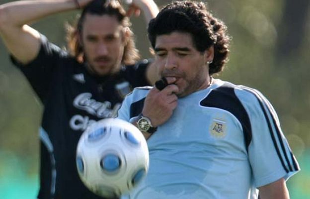  - Maradona se viste de largo