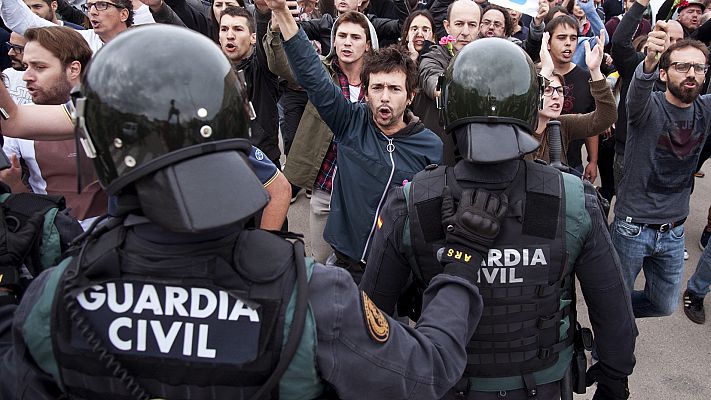 La Fiscalía denuncia a nueve profesores por humillar supuestamente a hijos de guardias civiles tras el 1-O