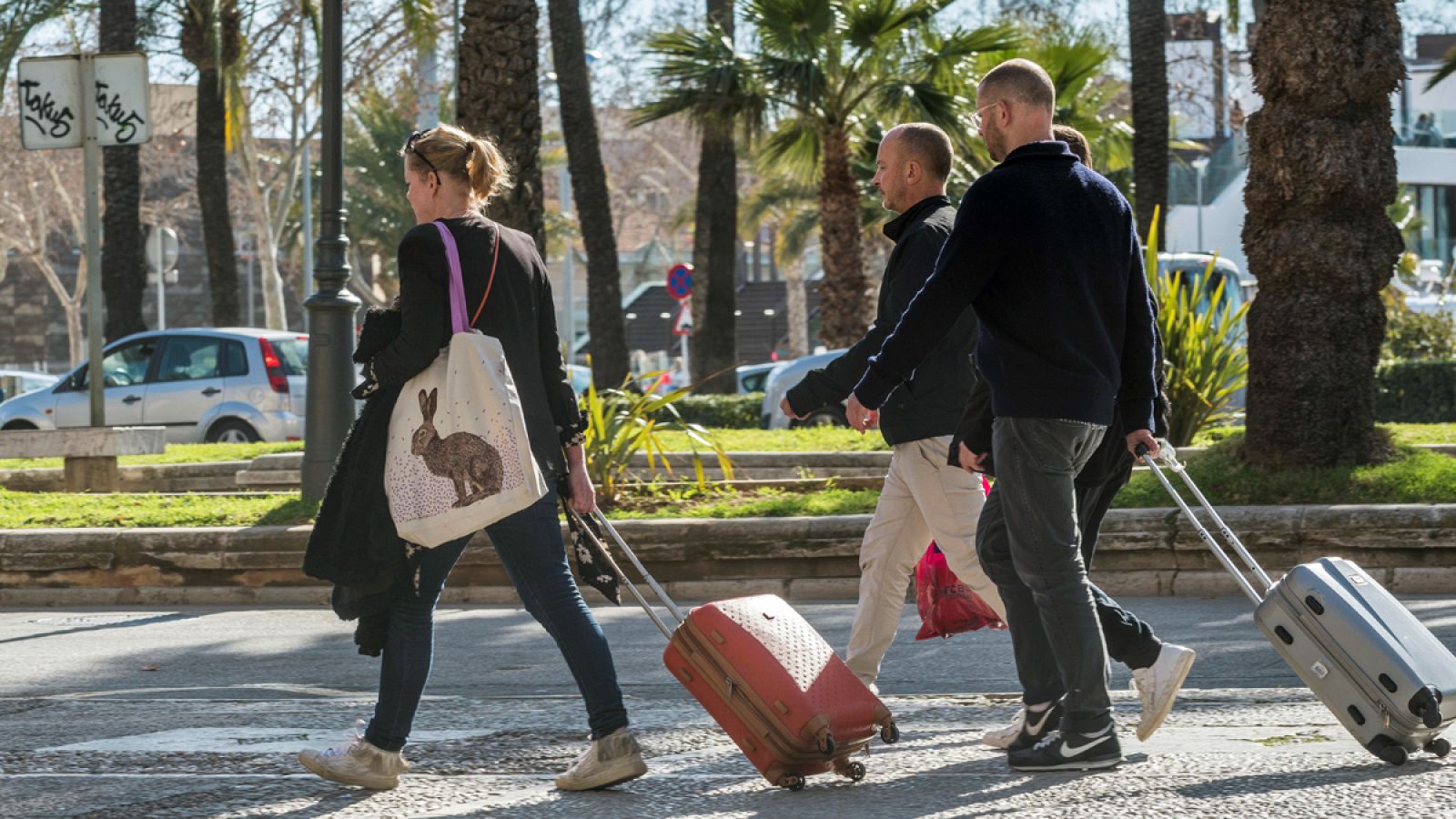 Telediario 1: Palma prohíbe el alquiler de los pisos plurifamiliares a turistas | RTVE Play