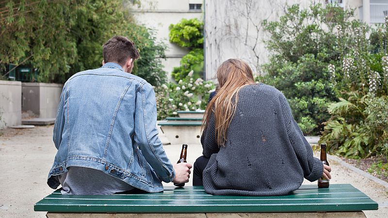 El Congreso da luz verde a las bases de la ley del alcohol para acabar con el botellón en menores de edad