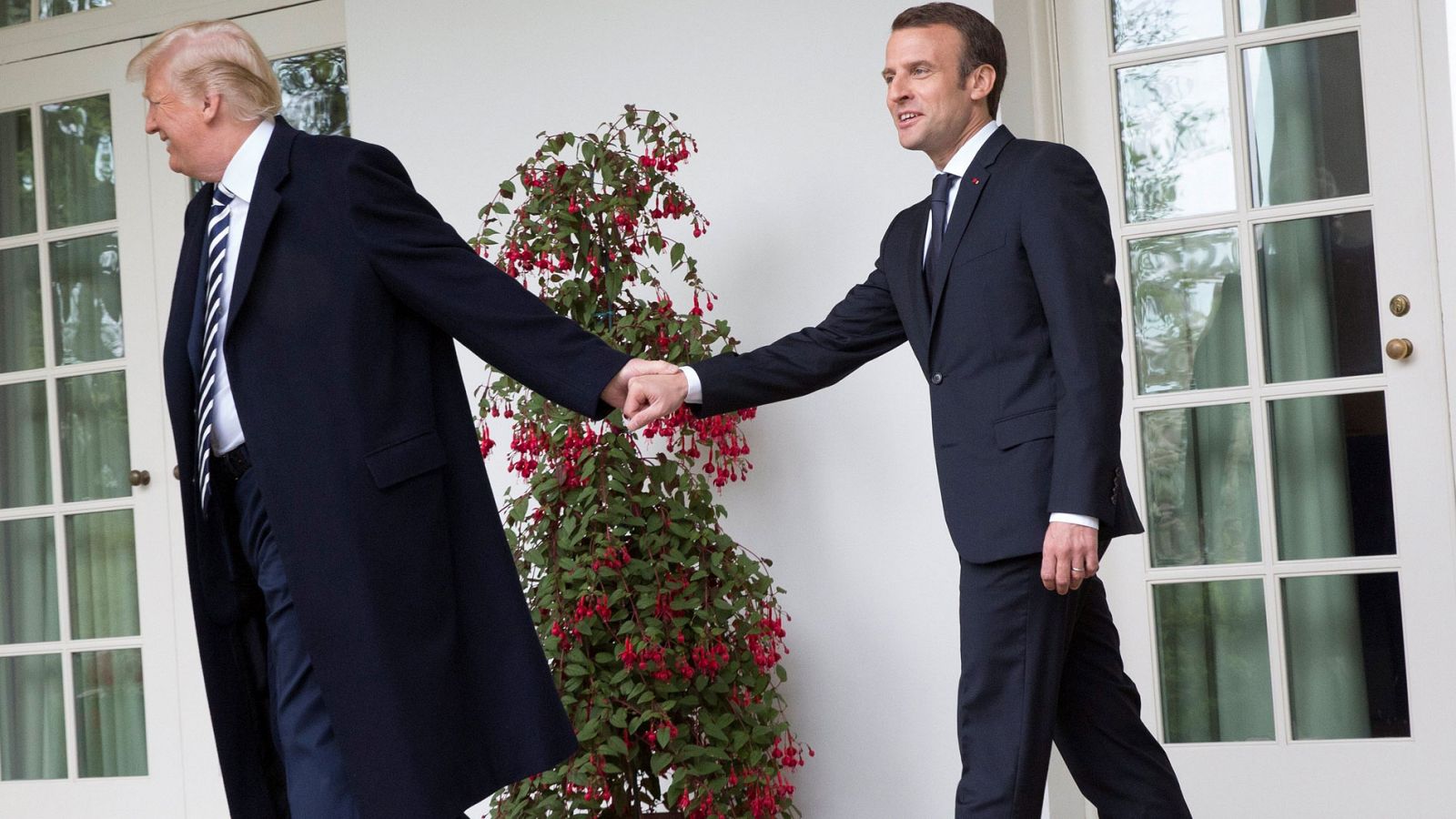 La era Trump | Trump vapulea el "horrible" acuerdo nuclear iraní ante Macron, que se ofrece a renegociarlo