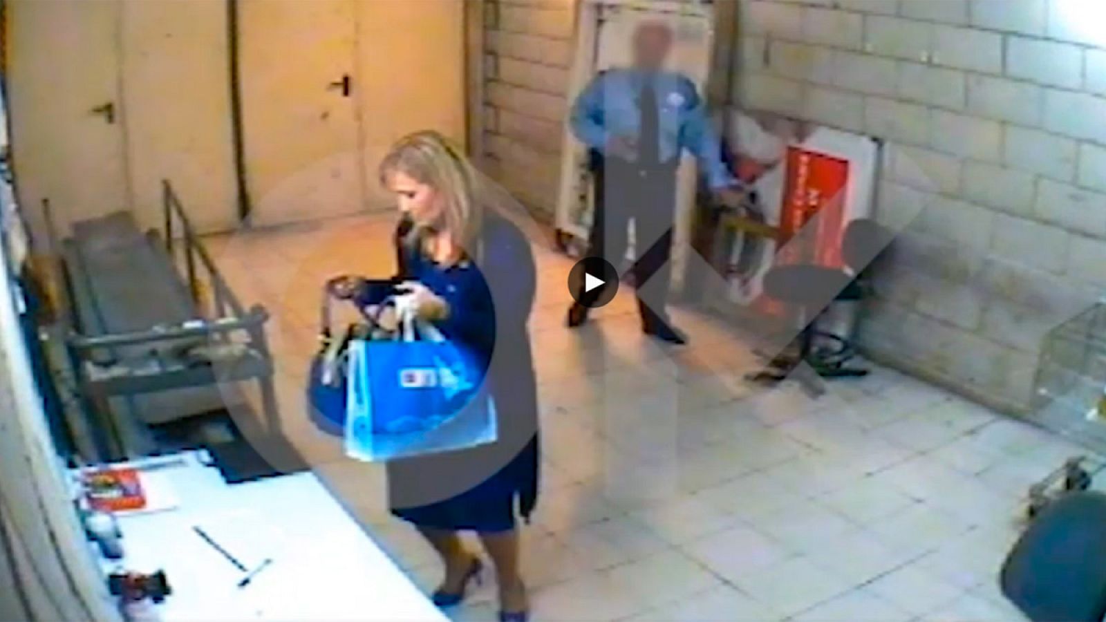 Cifuentes - Vídeo sobre su robo en Eroski en el 2011 - RTVE.es