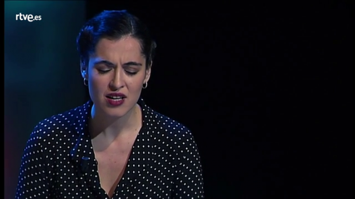 Silvia Pérez Cruz interpreta la canción 'No hay tanto pan' de 'Cerca de tu casa' en Versión Española
