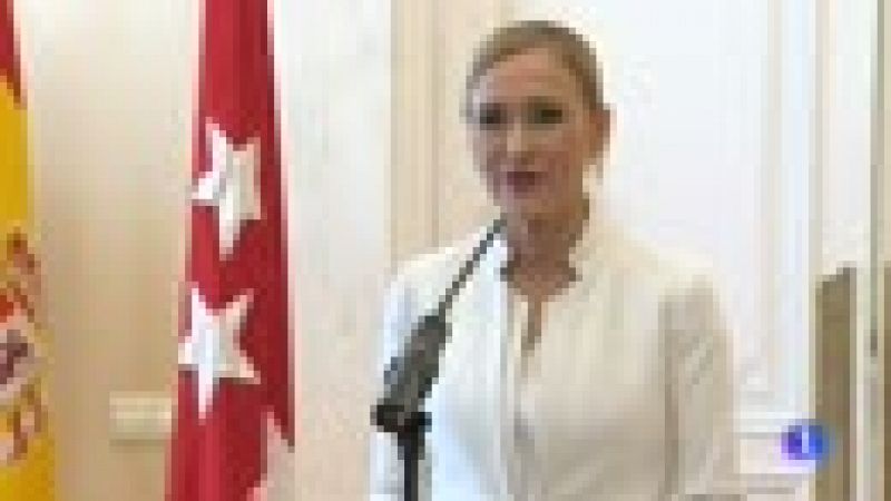 Cifuentes dimite sintiéndose objeto de una "campaña de acoso y derribo"