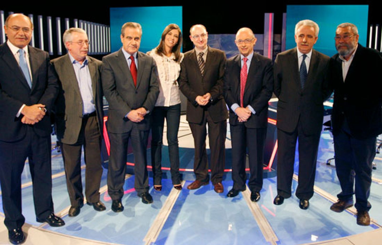 Corbacho rechaza bajar impuestos y el PP pide austeridad | Ver