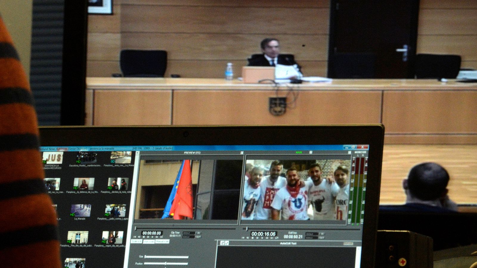 Lectura íntegra del fallo sobre 'La Manada' en la Audiencia de Navarra, que ha condenado por un delito continuado de abuso sexual con prevalimiento, con penas de 9 años de prisión y 5 de libertad vigilada, a los cinco integrantes del grupo, acusados