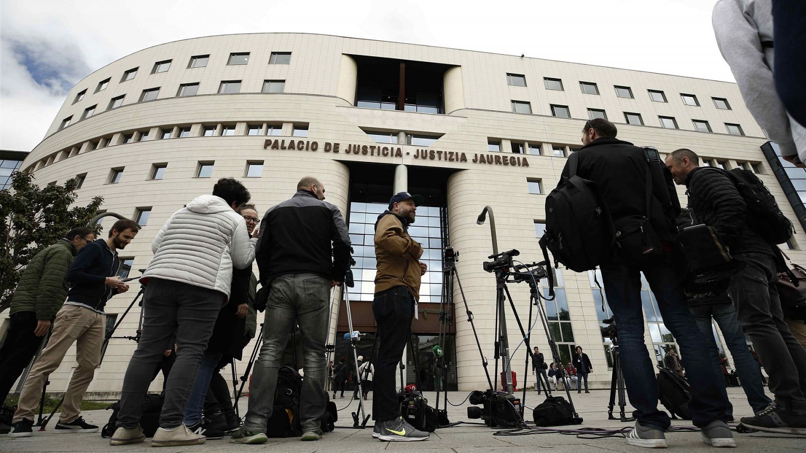 Telediario 1: Uno de los magistrados emitió el voto particular para la absolución total de los miembros de 'La Manada' | RTVE Play