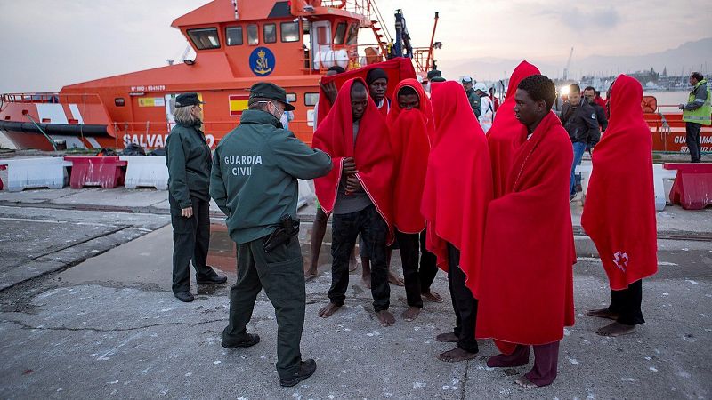 Mueren cinco personas al naufragar una patera en Alborán