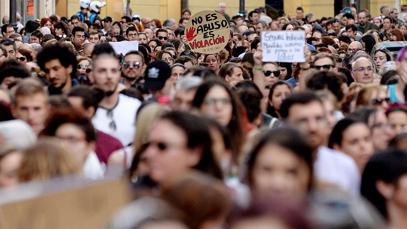 "Yo sí te creo": la indignación por la sentencia del juicio de 'La Manada' recorre las calles del país 