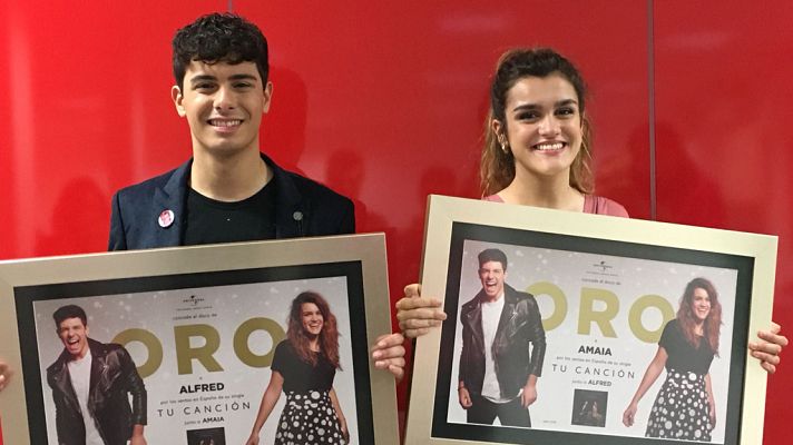 Amaia y Alfred reciben el disco de oro