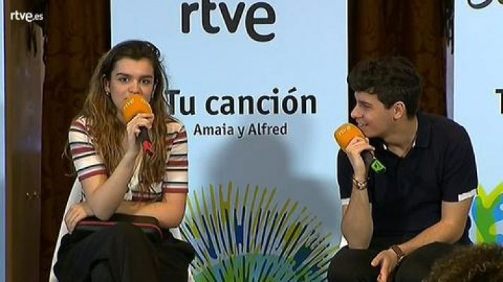 Amaia se llevará a Lisboa el libro que Alfred le regaló