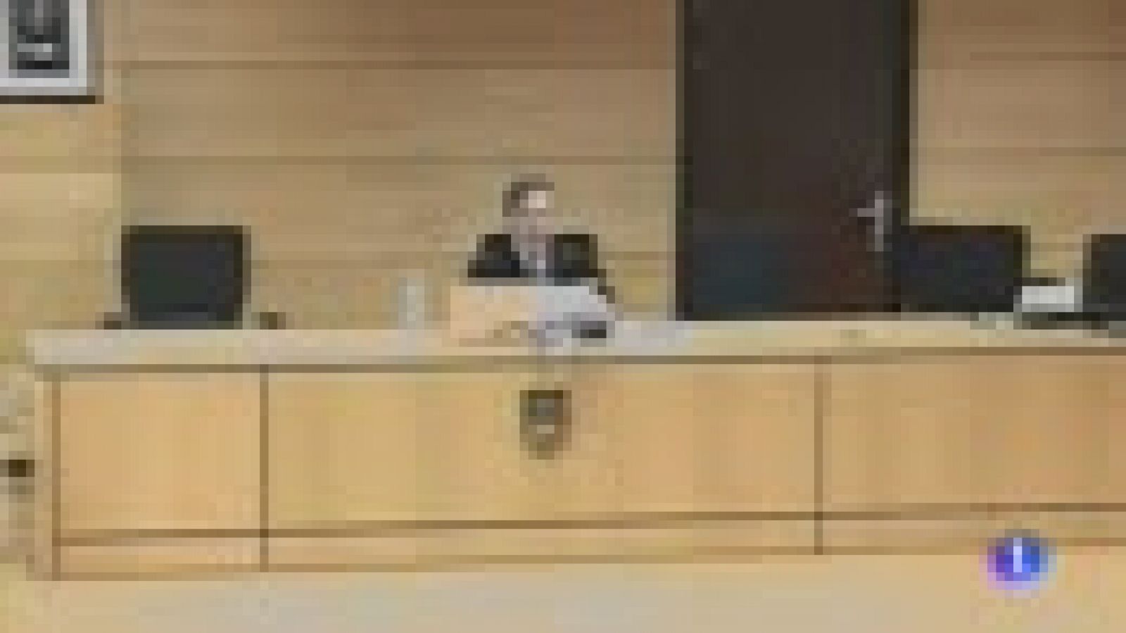 Telediario 1: El abogado de cuatro miembros de 'La Manada' estudia recurrir por un "problema técnico" de la sentencia | RTVE Play