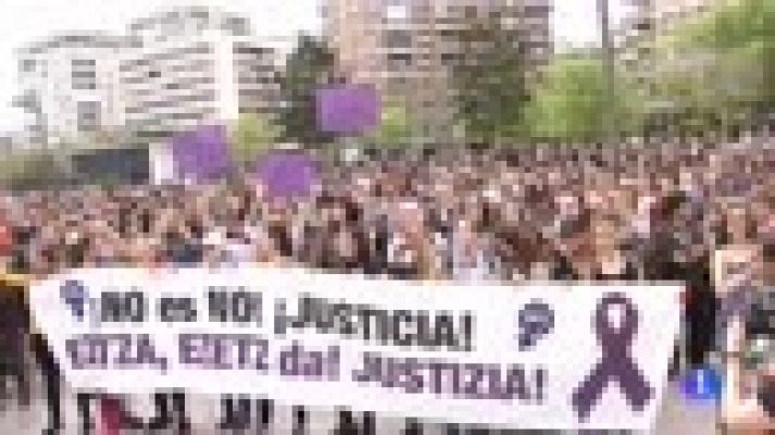 Telediario 1 - Protestas contra la "justicia patriarcal" un día después de la sentencia de 'La Manada'
