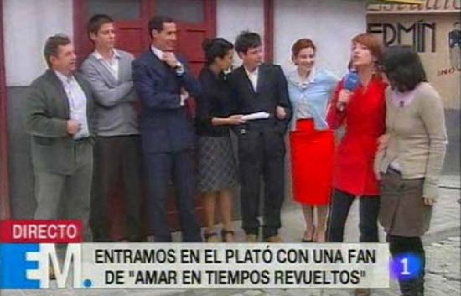 El programa de La 1 de TVE "Esta mañana" visita el rodaje de "Amar en tiempos revueltos" junto a una fan de la serie