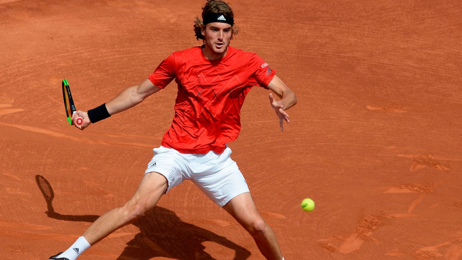 Tsitsipas sorprende a Carreño y alcanza la final del Godó