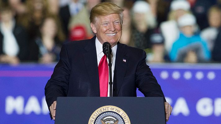 Telediario 1 - Trump da plantón a la prensa y exhibe fuerza en un mitin en Michigan