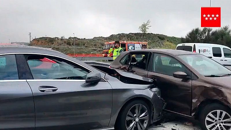 Once heridos leves en varios choques en cadena en la M-607 por la granizada