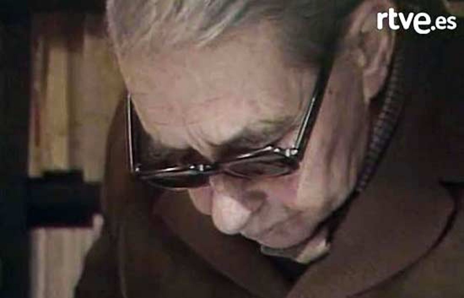 Reportaje en profundidad sobre la figura de Gonzalo Torrente Ballester.