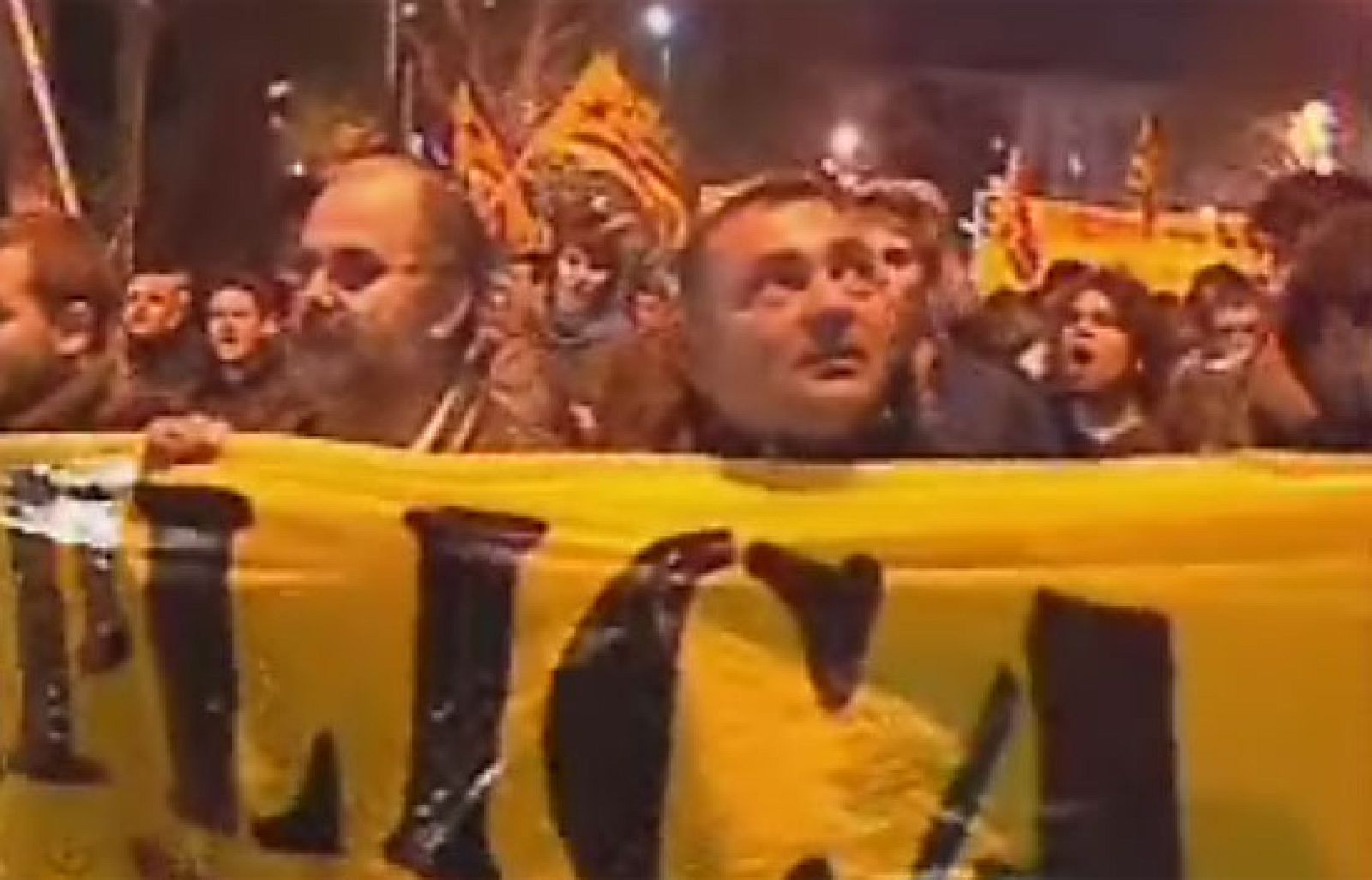 En Barcelona los estudiantes se manifiestan contra el Plan Bolonia y las cargas policiales | Ver