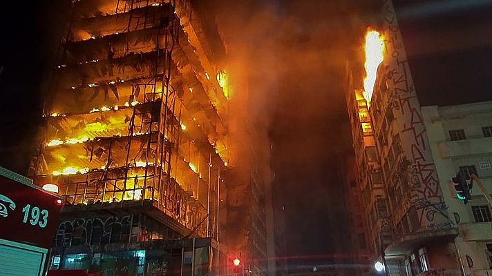 Informativo 24h - Al menos un muerto en el incendio y desplome de un edificio de 24 plantas en Sao Paulo, Brasil