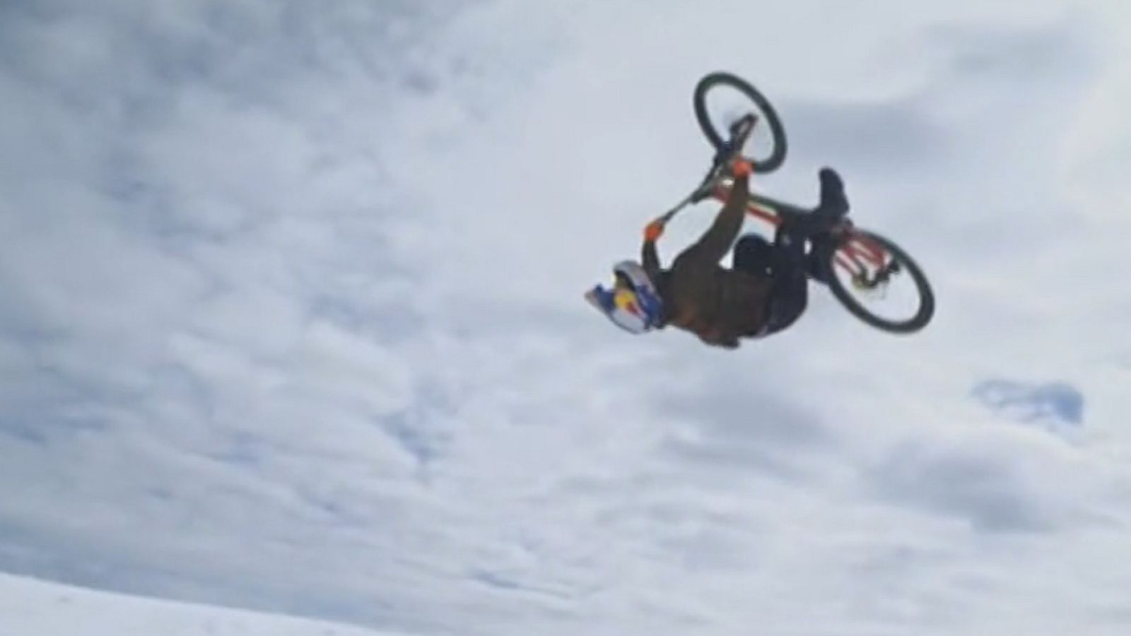 Acrobacias en bici sobre la nieve de Saalbach | Ver