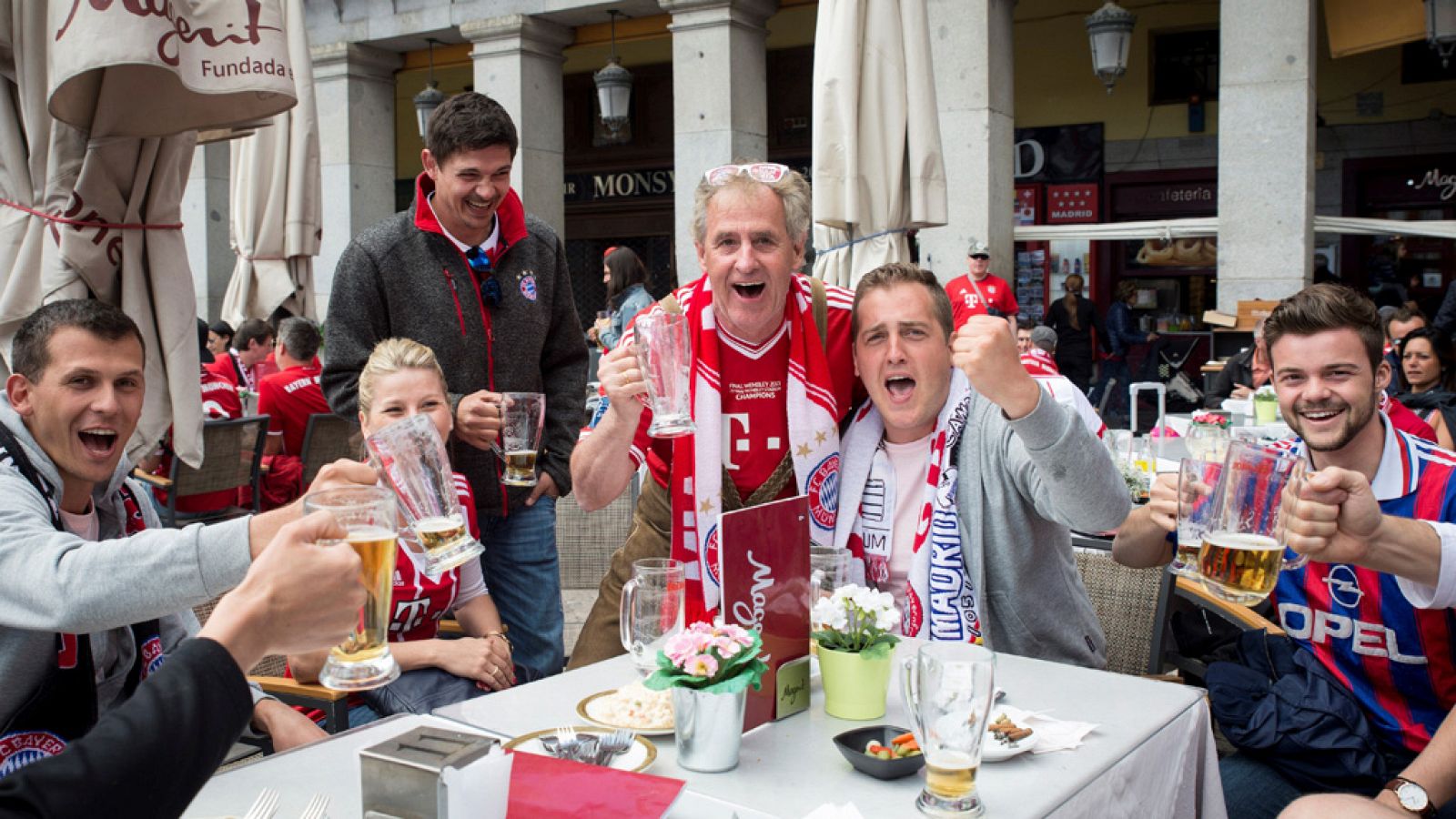 Ambiente ejemplar entre las dos aficiones | Ver