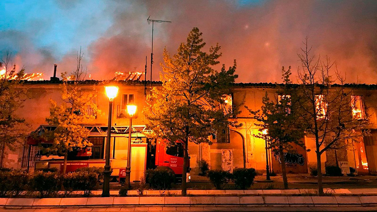 Un incendio destruye el Palacio de Osuna en Aranjuez