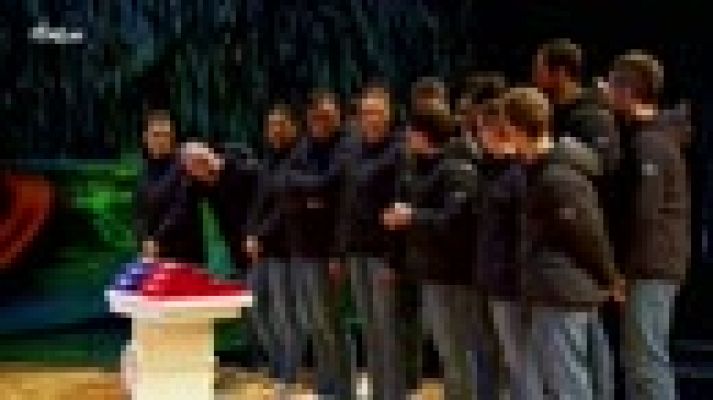 MasterChef - MasterChef 6 - Victor le coloca el delantal negro a Ketty