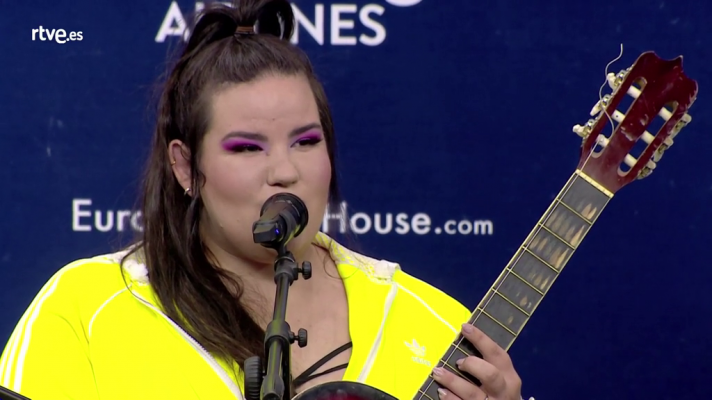 Netta de Israel canta "Toy" en acústico delante de la prensa