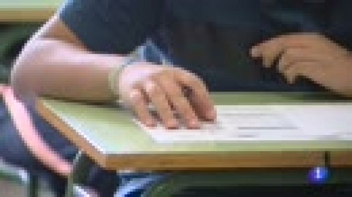 Telediario 1 - El Ministerio de Educación investiga denuncias de adoctrinamiento en medio centenar de centros educativos catalanes