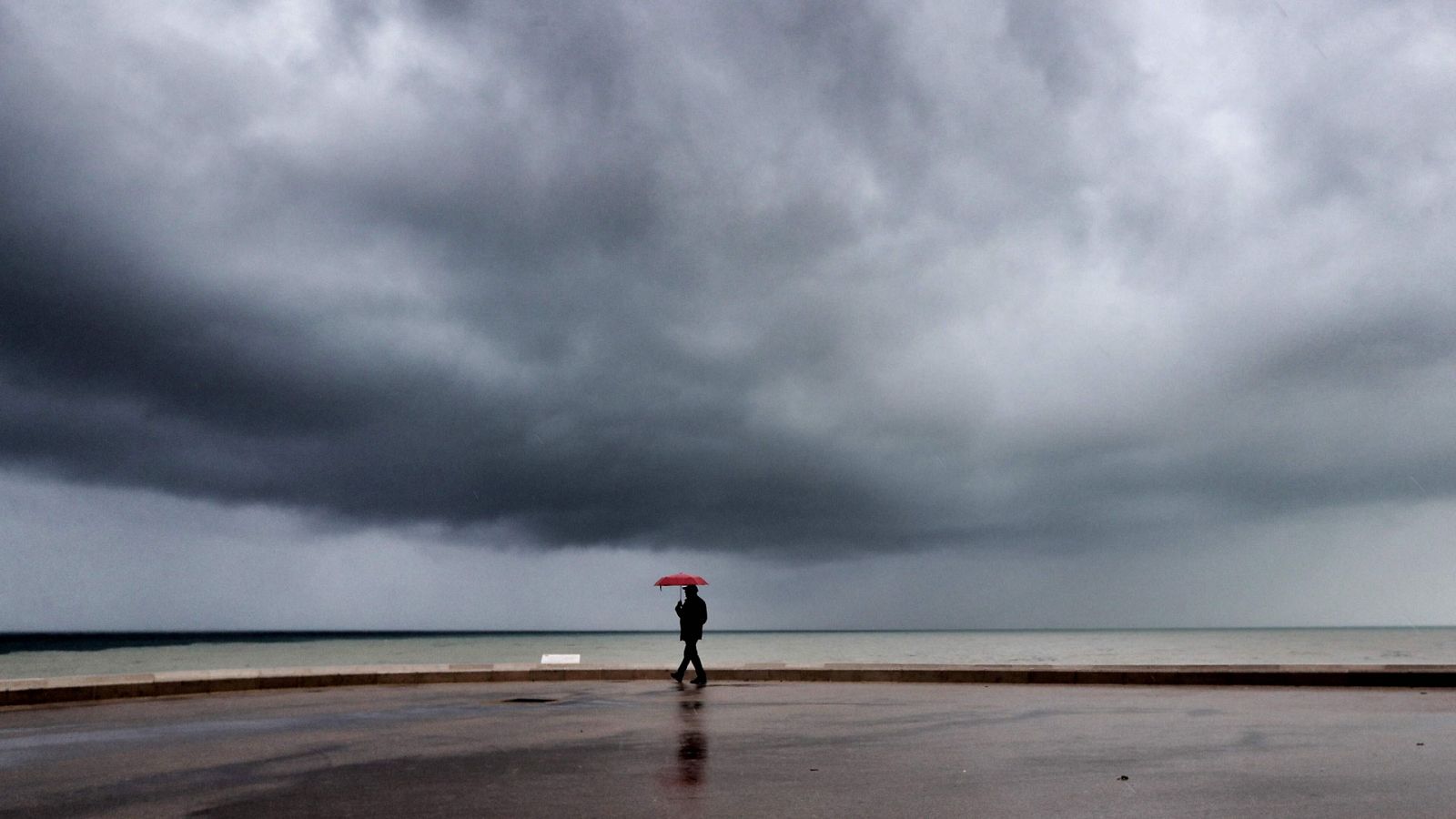 El tiempo: Chubascos localmente fuertes en Baleares, Cataluña y sur de Aragón | RTVE Play