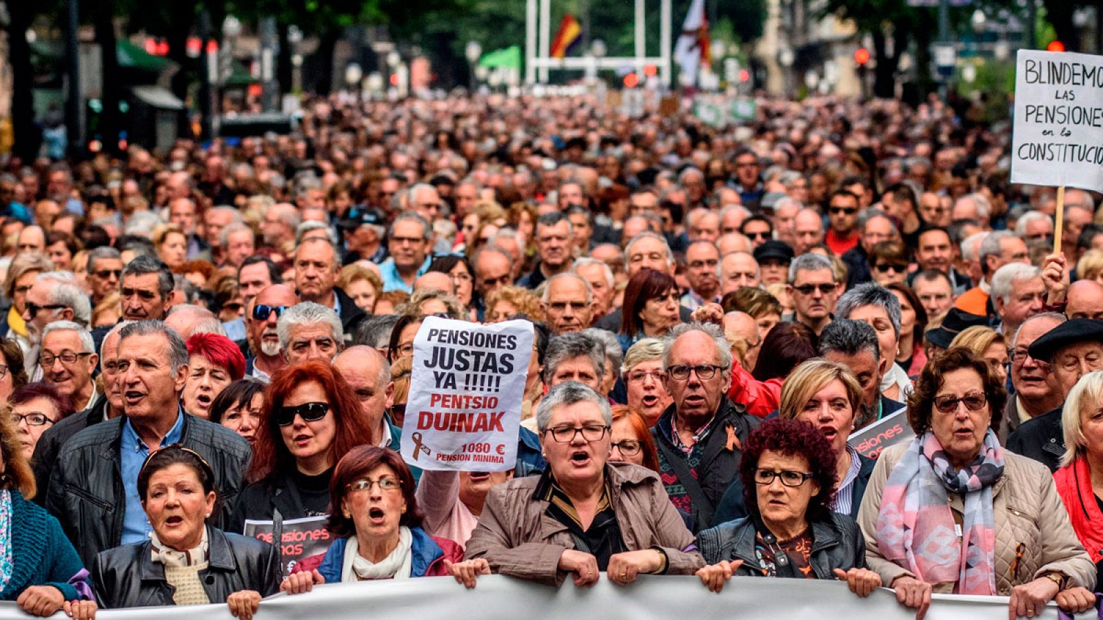 Telediario 1: Los pensionistas vuelven a salir a la calle | RTVE Play