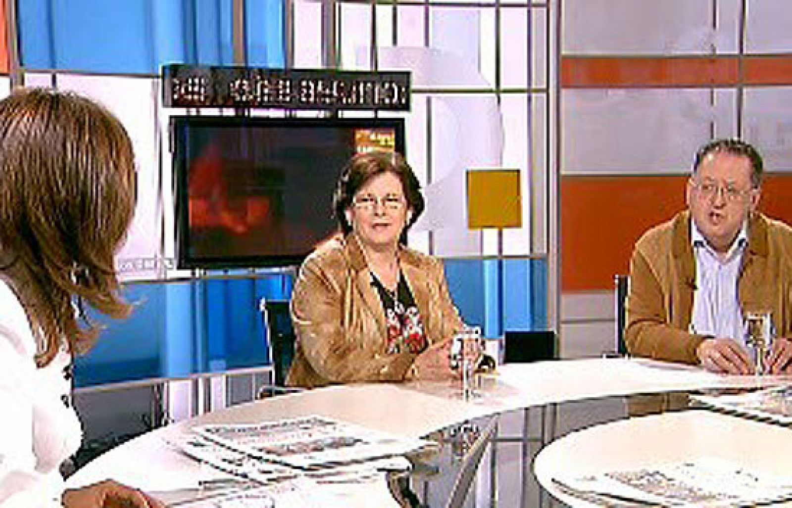 Pepa Bueno entrevista en 'Los Desayunos de TVE' a los padres de un sargento fallecido en el accidente del Yak-42 (27/03/09). 