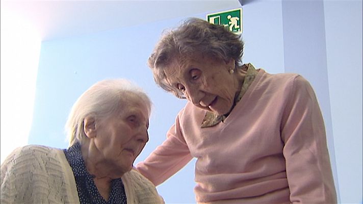 Llegar a los 88 años con una madre viva de 109, los casi dos siglos de María y su hija
