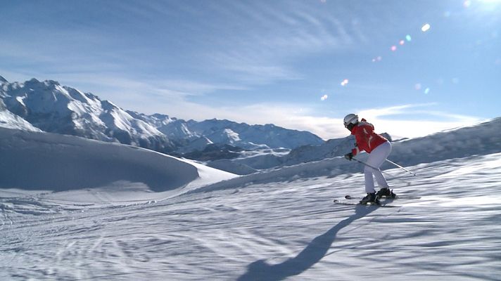 Esquiadores en el Valle del Tena