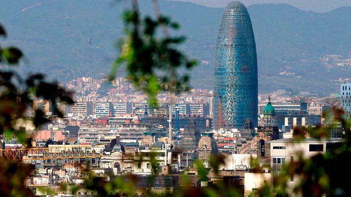 Telediario 1 - Facebook se instalará en la Torre Glòries de Barcelona para combatir las noticias falsas