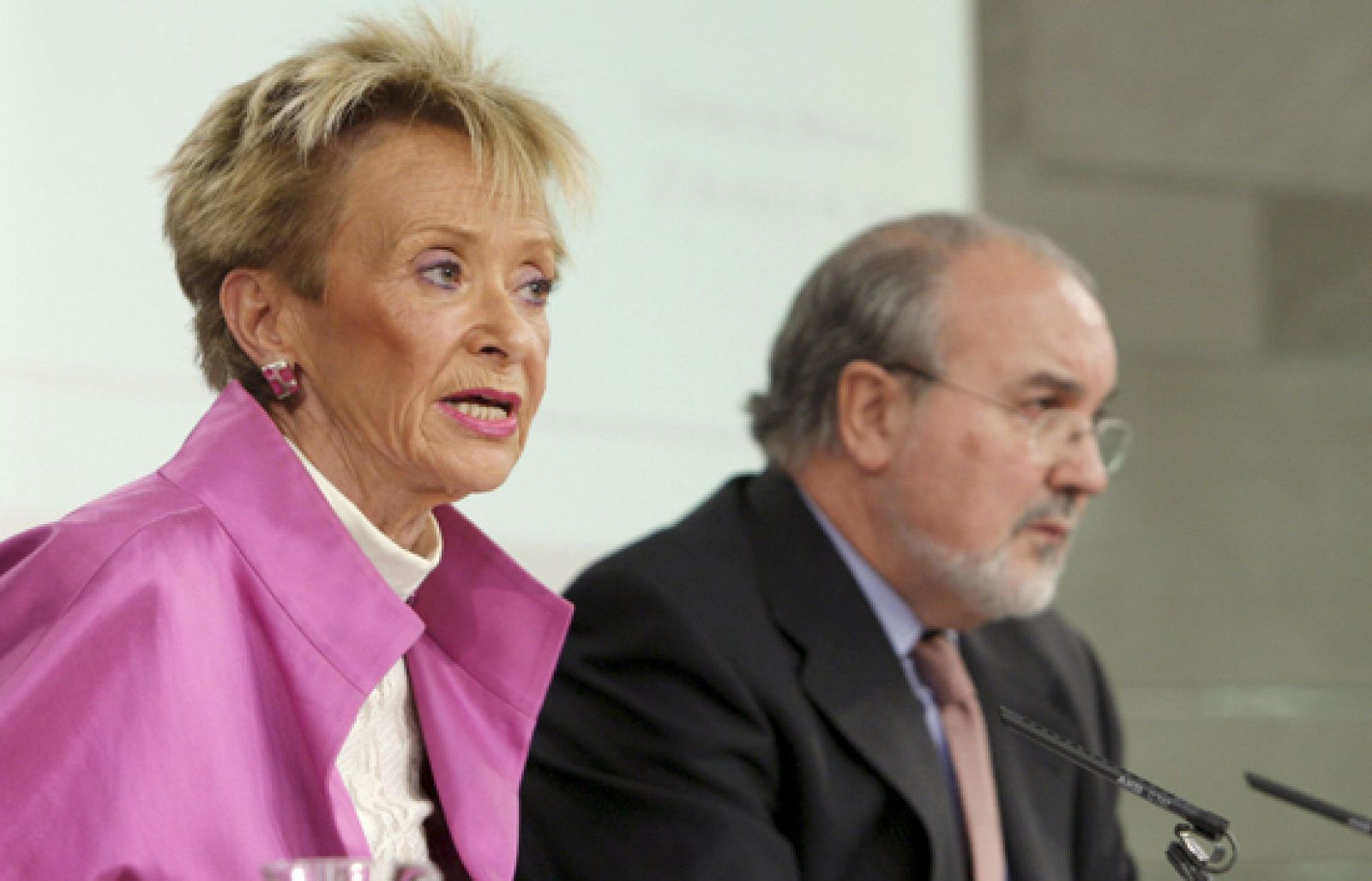 El Gobierno se muestra satisfecho por el principio de acuerdo alcanzado por socialistas y populares | Ver