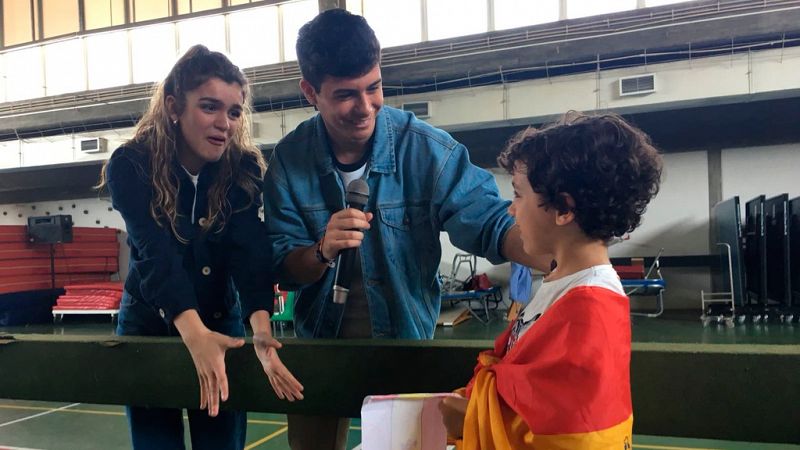 Eurovisin 2018 - Amaia y Alfred visitan un colegio espaol en Portugal
