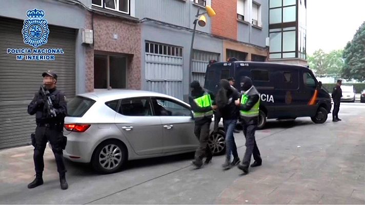Telediario 1 - Dos detenidos en España y tres en Marruecos de una red yihadista que incitaba a cometer atentados