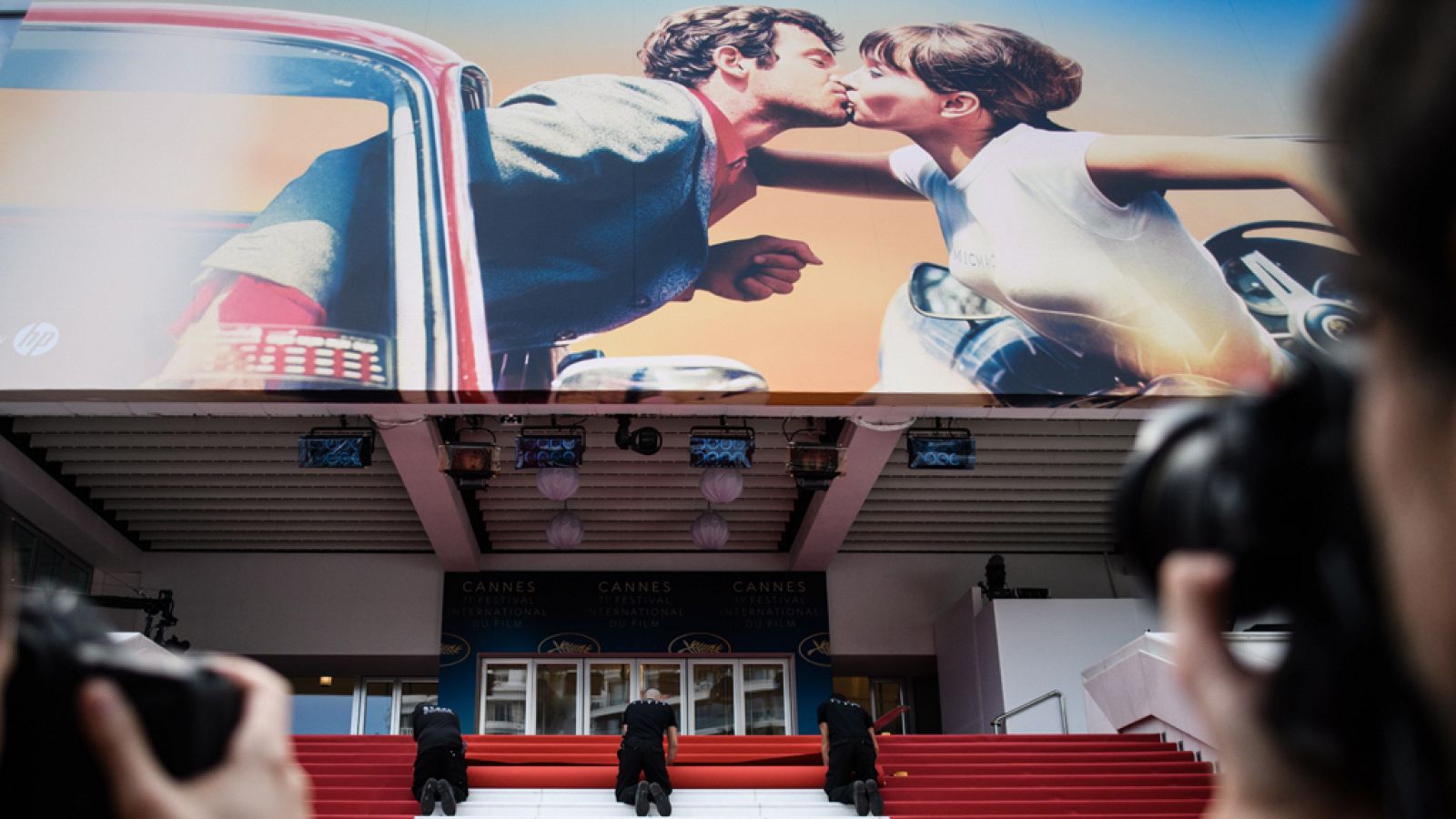 Sin programa: Cannes comienza sin selfies y el estreno de 'Todos lo saben', con Javier Bardem y Penélope Cruz | RTVE Play