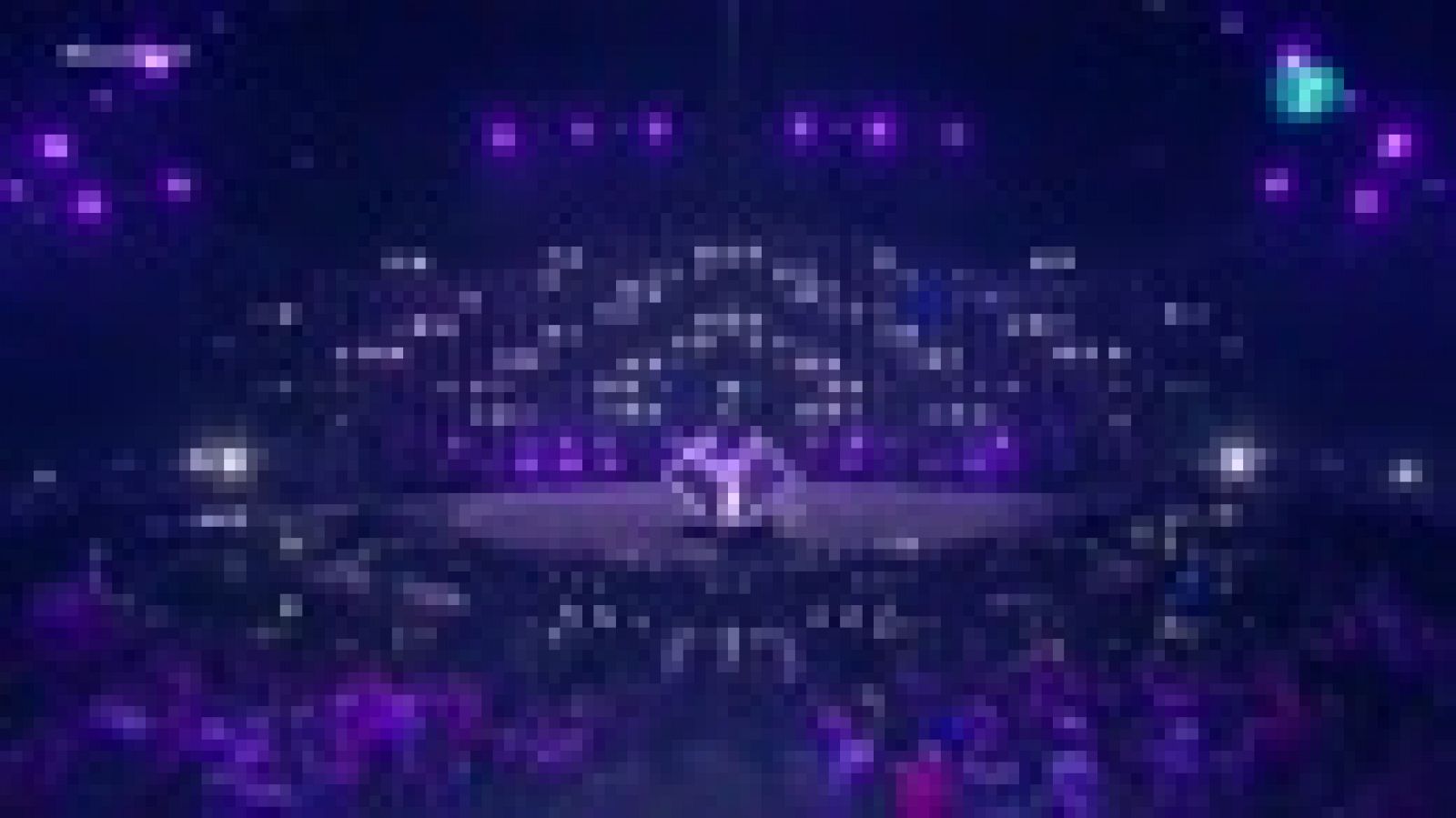 Eurovisión - Primer minuto de la actuación de Reino Unido: Surie, "Storm"