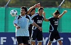 Maradona se estrena con la albiceleste