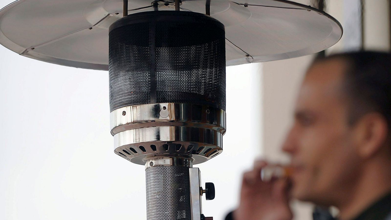 Un estudio concluye que el tabaco también es nocivo para la salud en las terrazas