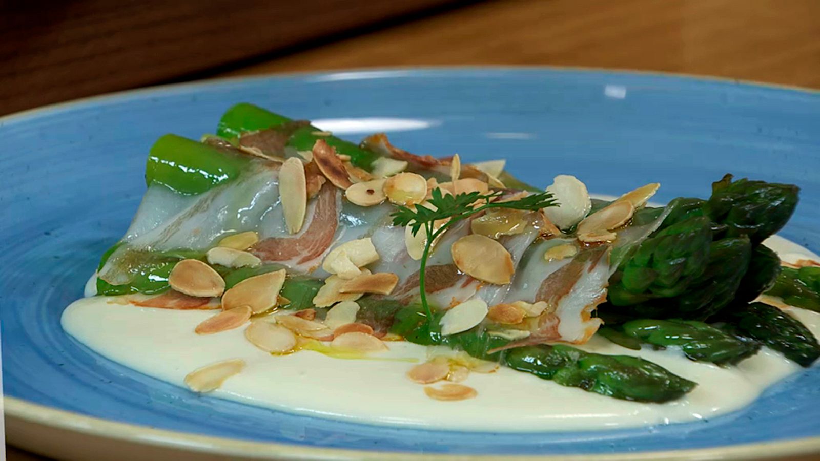 Torres en la cocina - Parmentier de gorgonzola con espárragos