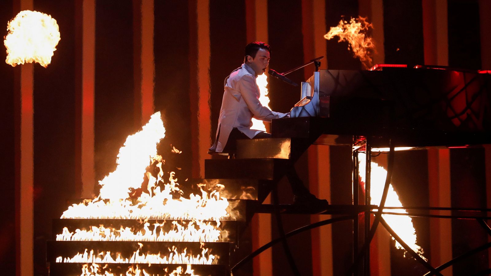 Eurovisión - Ucrania: Melovin canta "Under the Ladder" en la segunda semifinal de Eurovisión 2018