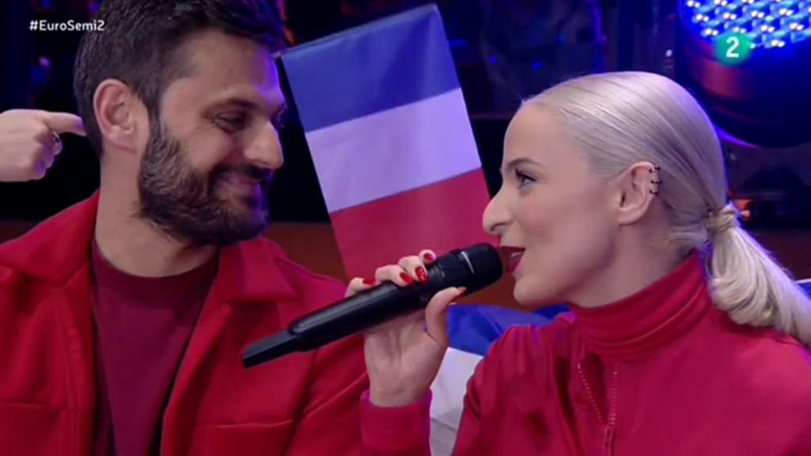 Eurovisión - Madame Monsieur canta "Amar pelos dois" en francés