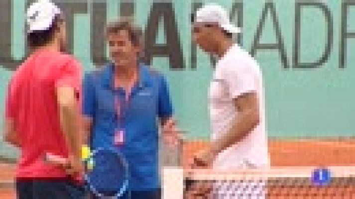 Telediario 1 - Nadal golpea con la izquierda y firma autógrafos con la derecha