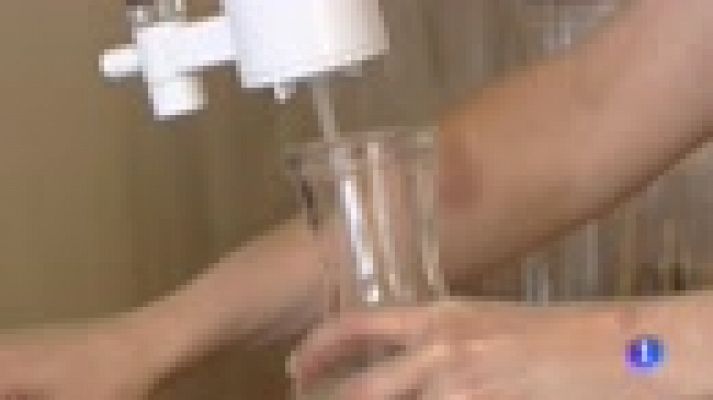 Telediario 1 - Indignación con los bares en Barcelona por cobrar el agua del grifo